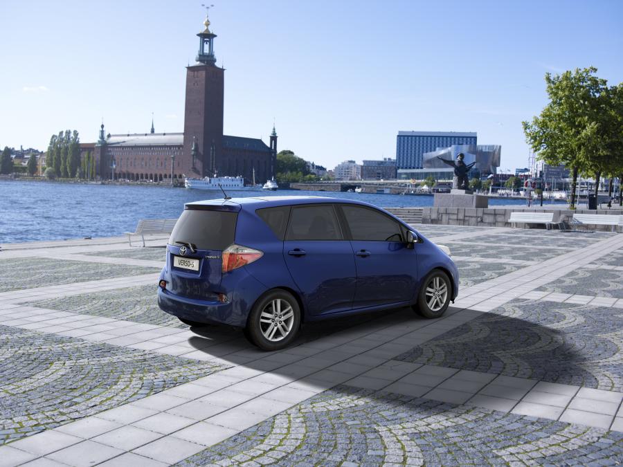  Toyota Verso-S 2010 года  (фото 10 из 109)